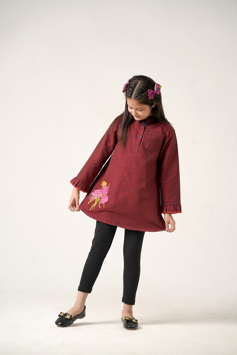 Lily Short Top With EMB Flower