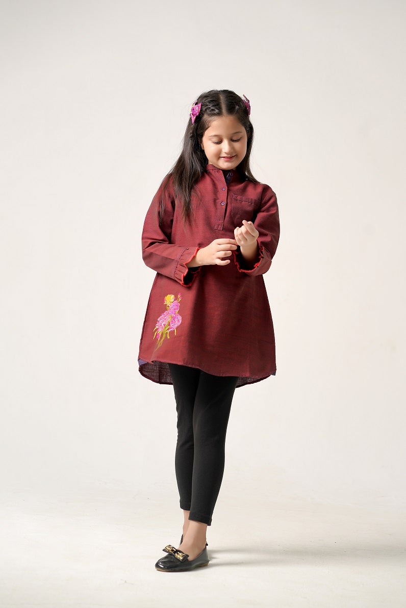 Lily Short Top With EMB Flower