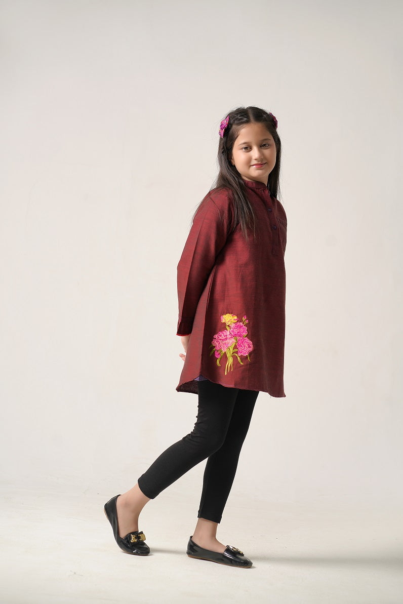 Lily Short Top With EMB Flower