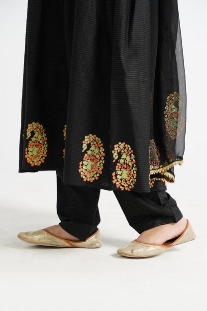 Lily black embroidered paisley print kurta set with matching trousers and gold flats. Traditional ethnic wear for festive occasions.