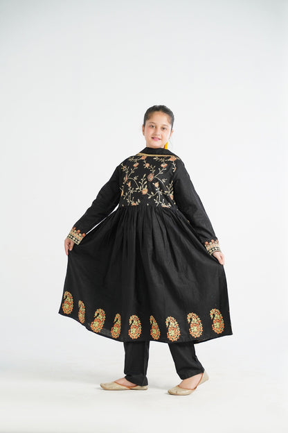 Lily black embroidered paisley print kurta set for girls. Features floral motifs on yoke and hem. Comfortable fabric, perfect for festive occasions.